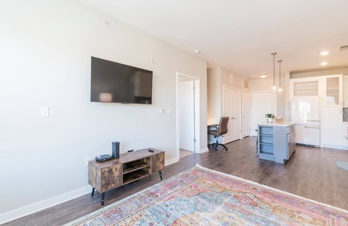 Wesley Heights Condo | 5min to Uptown! Suite Stay~Lux Condo w/FREE Parking~ KING BED~LONG TERM Welcome!