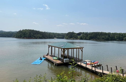 Wilkesboro Cabin | 603 m² Cabin ∙ 5 bedrooms ∙ 19 guests