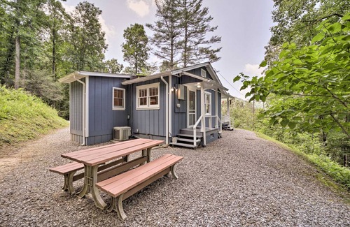 Bryson City Cottage | 61 m² Cabin ∙ 2 bedrooms ∙ 6 guests