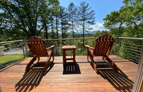 Hendersonville House | 620 m² House ∙ 5 bedrooms ∙ 14 guests