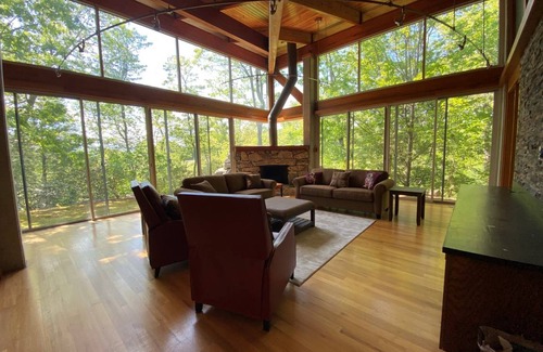 Hendersonville House | 620 m² House ∙ 5 bedrooms ∙ 14 guests