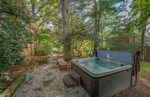 Hyman Heights Historic District House | 623 m² House ∙ 10 bedrooms ∙ 24 guests