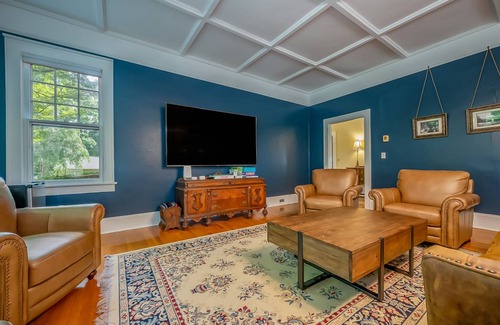 Hyman Heights Historic District House | 623 m² House ∙ 10 bedrooms ∙ 24 guests