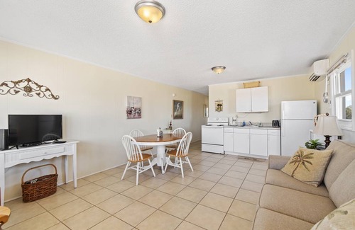 Holden Beach Condo | 64 m² Condo ∙ 2 bedrooms ∙ 4 guests