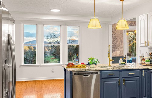 Leicester House | 6BR Sleep 20 in 6k sqft of Asheville Luxury & Summer Rates! Mem Day Available!