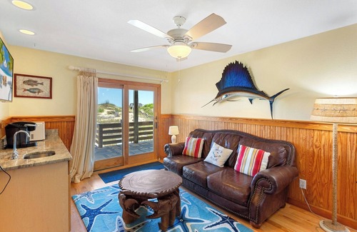 South Nags Head House | 7080 Cool Breeze * Pool * Elevator * Dog Friendly