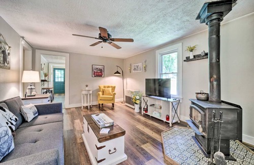 Waynesville Cottage | 72 m² Cabin ∙ 2 bedrooms ∙ 6 guests