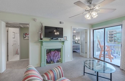 North Carolina Coast Condo | 73 m² Condo ∙ 2 bedrooms ∙ 7 guests