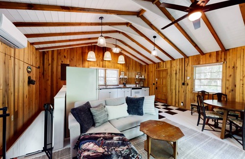 Topton House | 74 m² House ∙ 2 bedrooms ∙ 6 guests