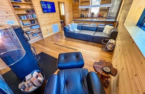 West Jefferson House | 77 m² House ∙ 2 bedrooms ∙ 6 guests