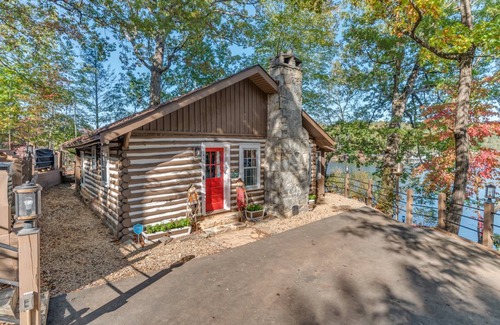 Lake Lure Cabin | 78 m² Cabin ∙ 3 bedrooms ∙ 6 guests