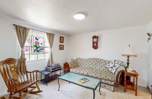Hendersonville House | 82 m² House ∙ 2 bedrooms ∙ 3 guests