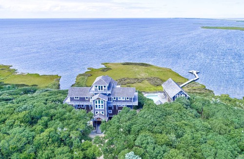 Buxton House | 863 m² House ∙ 8 bedrooms ∙ 20 guests