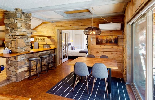 Horse Shoe House | 87 m² House ∙ 3 bedrooms ∙ 7 guests