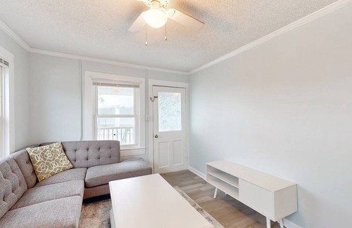 Kure Beach Cottage | 88 m² Cabin ∙ 2 bedrooms ∙ 4 guests
