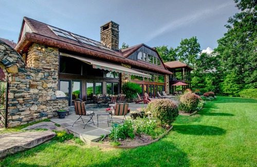 Hendersonville House | 883 m² House ∙ 6 bedrooms ∙ 12 guests