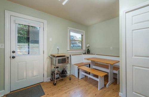 Asheville House | 90 m² House ∙ 2 bedrooms ∙ 4 guests