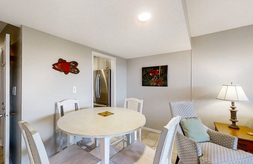 Pine Knoll Shores Condo | 91 m² Condo ∙ 2 bedrooms ∙ 5 guests