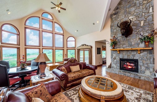 Clyde House | 929 m² House ∙ 8 bedrooms ∙ 28 guests
