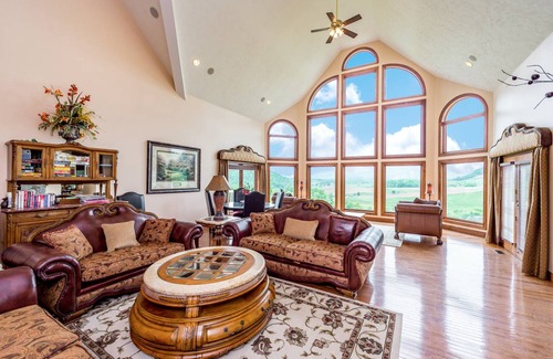 Clyde House | 929 m² House ∙ 8 bedrooms ∙ 28 guests