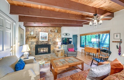 Bryson City Cottage | 93 m² Cabin ∙ 2 bedrooms ∙ 4 guests