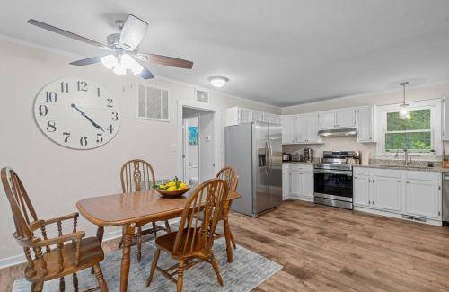 Northwest Raleigh House | 93 m² House ∙ 2 bedrooms ∙ 8 guests