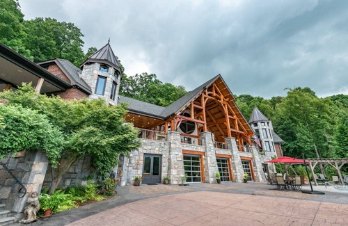 Franklin House | 955 m² House ∙ 8 bedrooms ∙ 32 guests