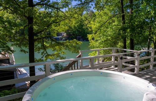 Lake Lure House | 96 m² House ∙ 3 bedrooms ∙ 6 guests