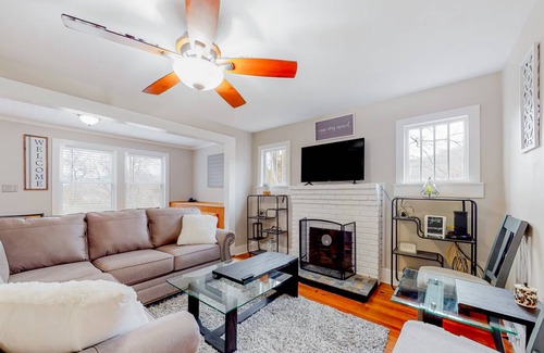 Candler House | 98 m² House ∙ 2 bedrooms ∙ 4 guests