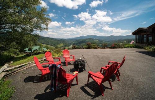 Sugar Grove House | A-frame, Grand Views, Hot Tub, Mins To Boone & Asu
