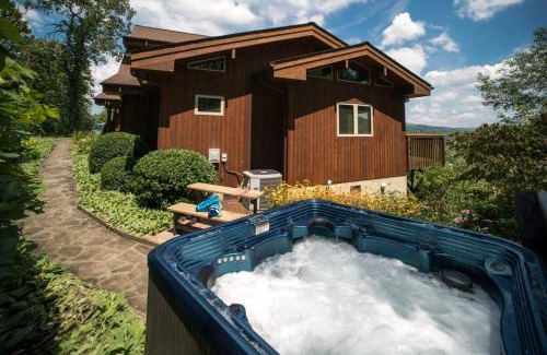 Sugar Grove House | A-frame, Grand Views, Hot Tub, Mins To Boone & Asu