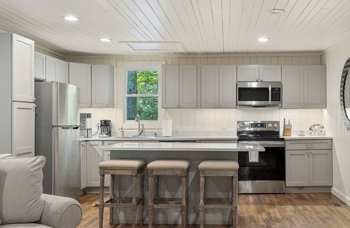Cashiers House | Adorable Cabin! Walk to Downtown!