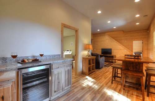 Almond Cabin | Almond Joy - Free Estate Tours - Modern Luxury Cabin w/View - Motorcycles