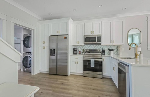 Downtown Wilmington Apartment | Anchored @ The Cove Riverwalk Villas
