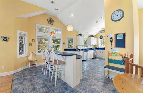 Corolla Light House | Animal House: Soundfront, Hot Tub, Dog-Friendly