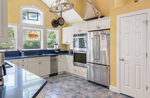 Corolla Light House | Animal House: Soundfront, Hot Tub, Dog-Friendly