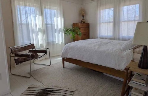 East End - Valley Street House | Artistic home w/yard ~12 min walk downtown