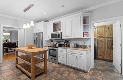 Asheville House | Asheville 5BR Retreat w/Hot Tub, Game Room & Fire Pit. 15min from Downtown!