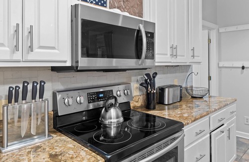 Asheville House | Asheville 5BR Retreat w/Hot Tub, Game Room & Fire Pit. 15min from Downtown!
