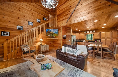 Boone Cabin | Authentic Log Cabin in Heart of the Mountains