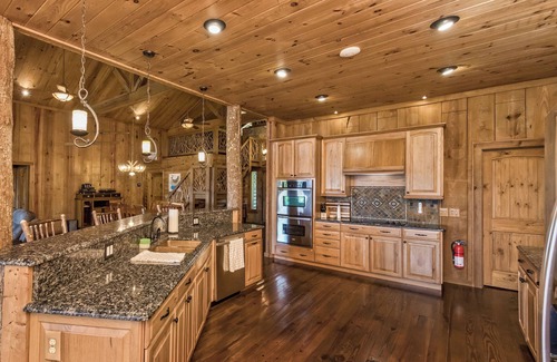 Waynesville House | BACK OPEN! Spacious single level 5-bedroom home ~ Surrounded with views