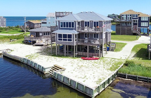 Brigands' Bay House | Baywatch - Fresh 3 Bedroom SoundFront Home in Frisco