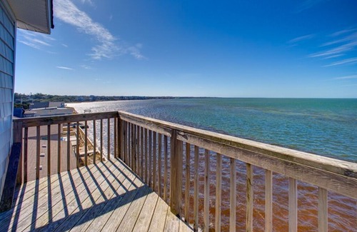 Brigands' Bay House | Beach Serendipity Too - Upscale 3 Bedroom SoundFront Home in Frisco