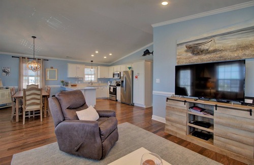 Surf City House | "Beach Therapy" Topsail Island Beach Cottage - Short Walk to the Beach