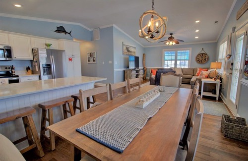 Surf City House | "Beach Therapy" Topsail Island Beach Cottage - Short Walk to the Beach