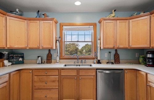 Corolla Light House | BeaContent: Private pool,hot tub, game room, oceanside and great community ameni