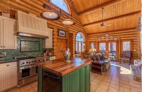 Blowing Rock Cabin | Bear Lodge at Misty Mountain - Stunning Pet Friendly Luxury Log Cabin with Grandfather Views!