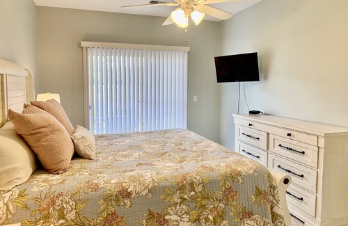 Sunset Beach Condo | Beautiful 3 Bdrm Condo, w/ private golf course views & 5miles from Sunset Beach