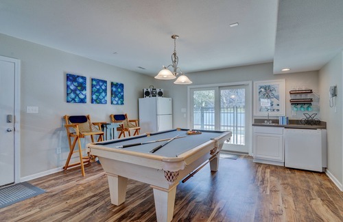 Ocean Sands House | Beautiful Beachy Home. Short Walk to Beach. Pool, Hot Tub, Pool Table.
