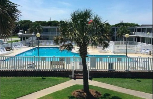 Atlantic Beach Apartment | Beautiful Bogue Shores 1st Floor Studio with Beach & Sound Access